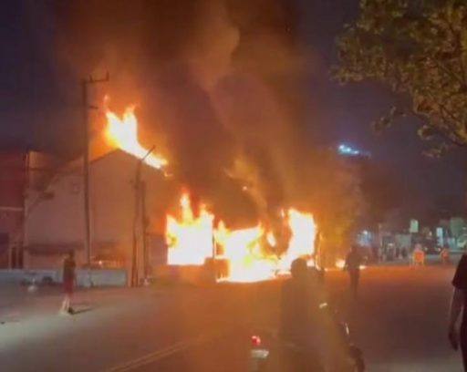 Kebakaran besar terjadi di Jalan AW Syaharanie No 14. Mengakibatkan 7 orang di dalam ruko yang masih satu keluarga tewas terpanggang. (Istimewa)