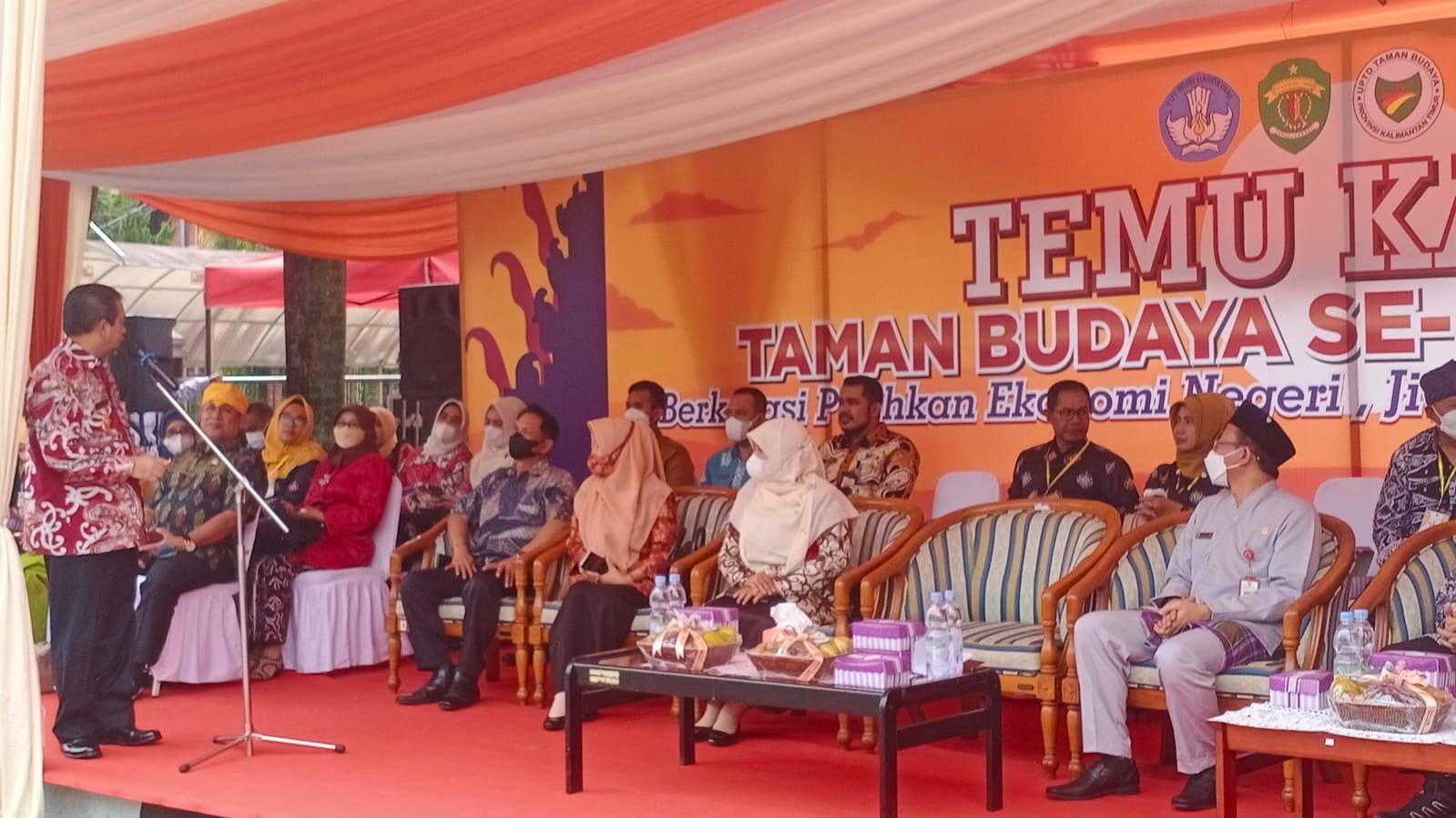 Temu Karya Taman Budaya (TKTB) se-Indonesia. Pertemuan ini diikuti 18 provinsi.