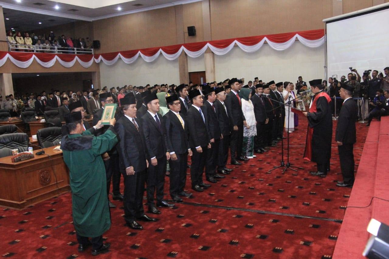 25 DPRD Bontang Diambil Sumpahnya, Nursalam Terpilih Ketua Sementara