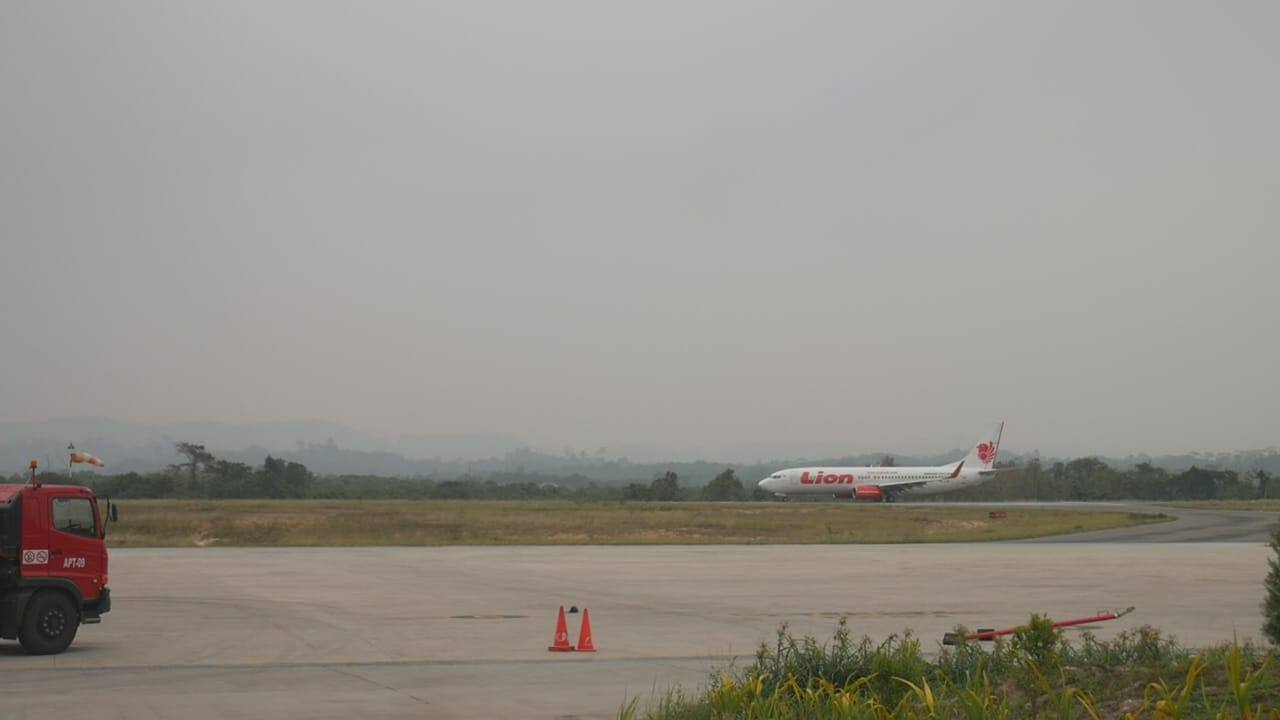 Jarak Pandang 800 Meter, 23 Rute Penerbangan Bandara APT Pranoto Samarinda Batal Terbang