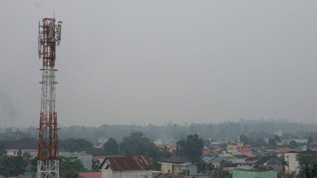 Diselimuti kabut asap: Asap terlihat menyelimuti wilayah Bontang