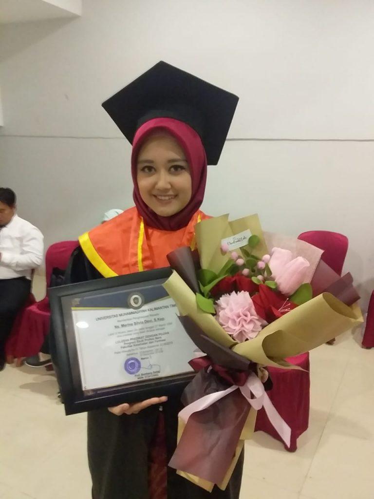 Merina Silvia Devi. S. Kep lulusan dengan nilai tertinggi program studi Profesi Ners.