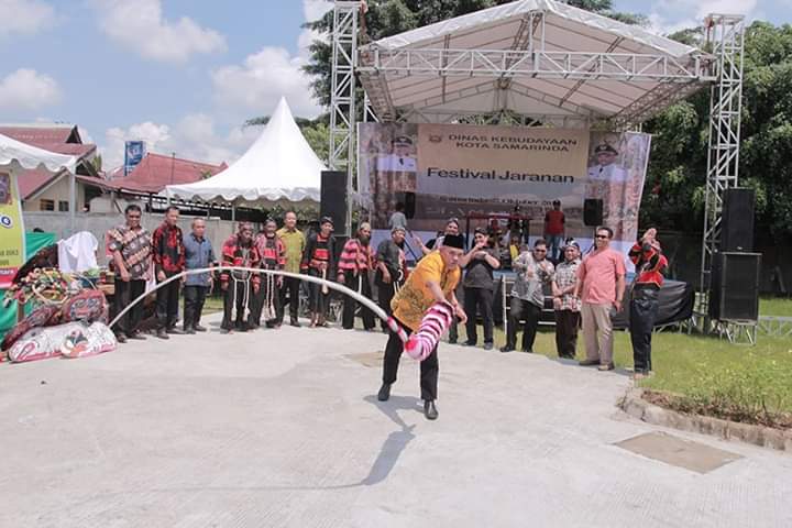 Kompetisi Jaranan se-Kaltim dibuka oleh Wakil Wali Kota Samarinda Muhammad Barkati ditandai dengan sabetan pecut.