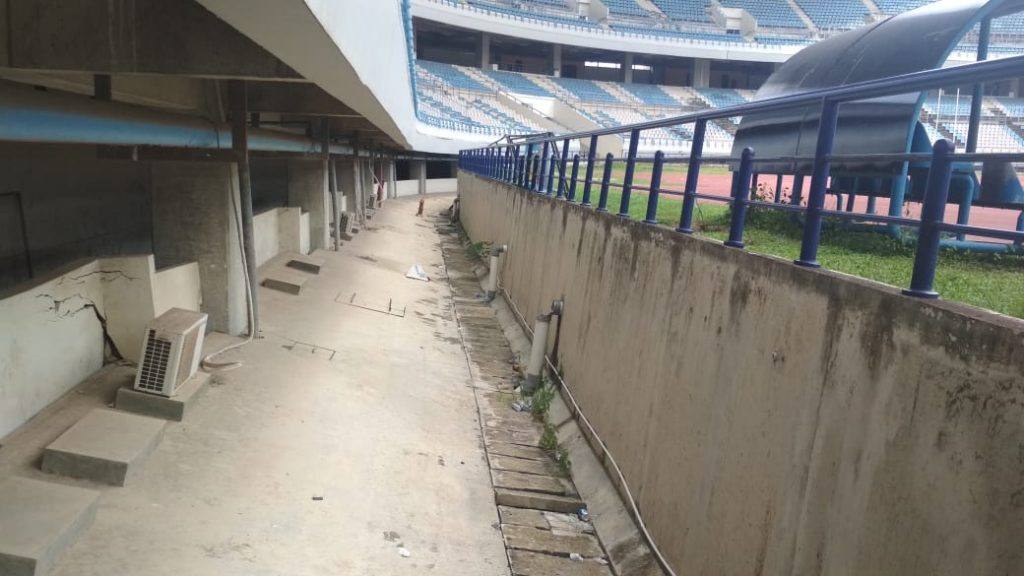 Kondisi Stadion Palaran yang nampak tidak terawat.
