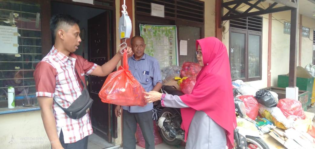 Pegawai DLH Samarinda Wajib Setor Sampah di Bank Salim, Tanpa Terkecuali