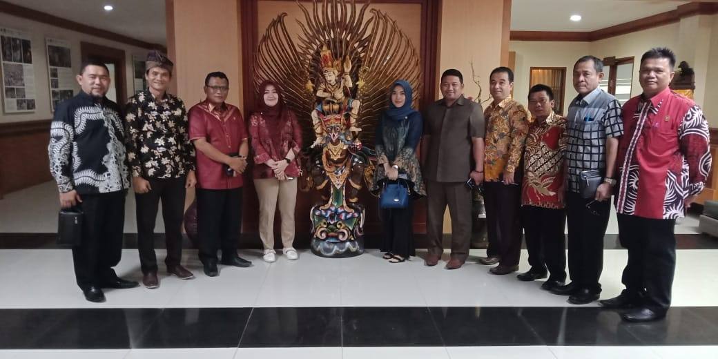 Komisi II DPRD Samarinda Bertandang ke Bali Studi PAD Pariwisata