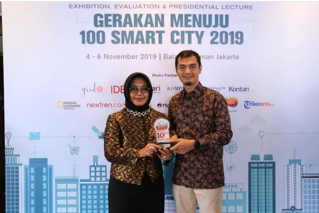 Wali Kota Bontang Neni Moerrniaeni menghadiri langsung acara Presidential Lecture dan Awarding Gerakan Menuju 100 Smart City 2019 di Balai Sudirman Jakarta.