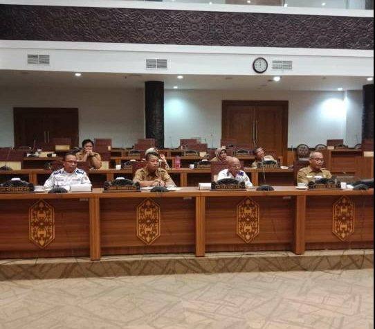 Dinas Perhubungan, PUPR dan Perizinan saat melakukan rapat dengan komisi III DPRD Samarinda.