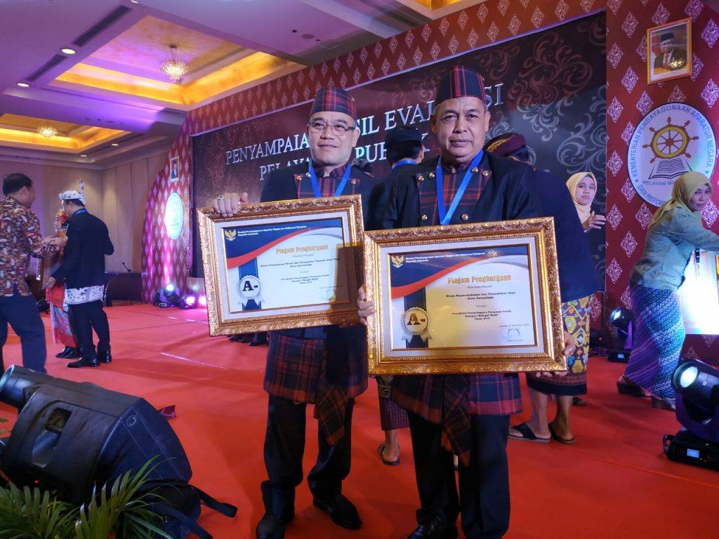 Disdukcapil dan DPMPTSP Samarinda mendapat penghargaan Role Model Penyelenggaraan Pelayanan Publik kategori Pelayanan Publik “Sangat Baik”.