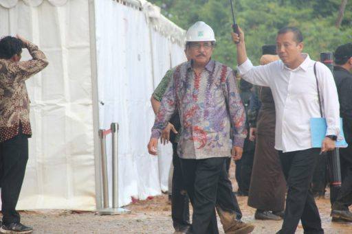 Menteri ATR/BPN Sofyan Djalil saat mengunjungi lokasi IKN mendampingi Presiden Jokowi.