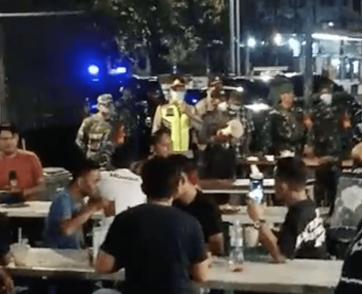 Cegah Corona, Polisi Mulai Bubarkan Kerumunan Masyarakat