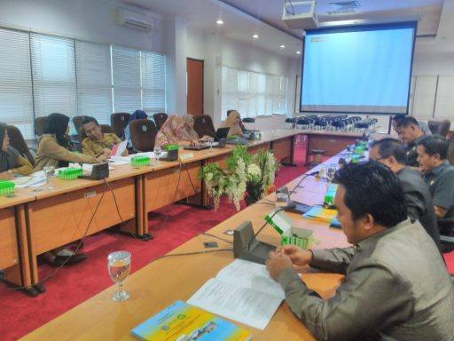 Suasana rapat Komisi III DPRD Bontang bersama DLH Bontang
