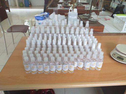 Hasil produksi siswa siswi di SMKN 1 Bontang menghasilkan 120 botol hand sanitizer dengan isi 60 ml, dan 8 botol dengan isi 260 ml.