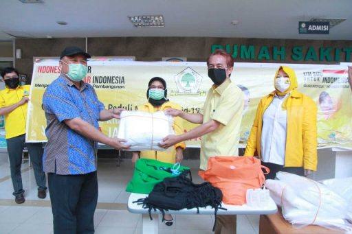 DPD II Golkar Bontang memberikan bantuan berupa Alat Pelindung Diri (APD), masker, nasi kota, air mineral, minuman sari buah, serta hand sanitizer.