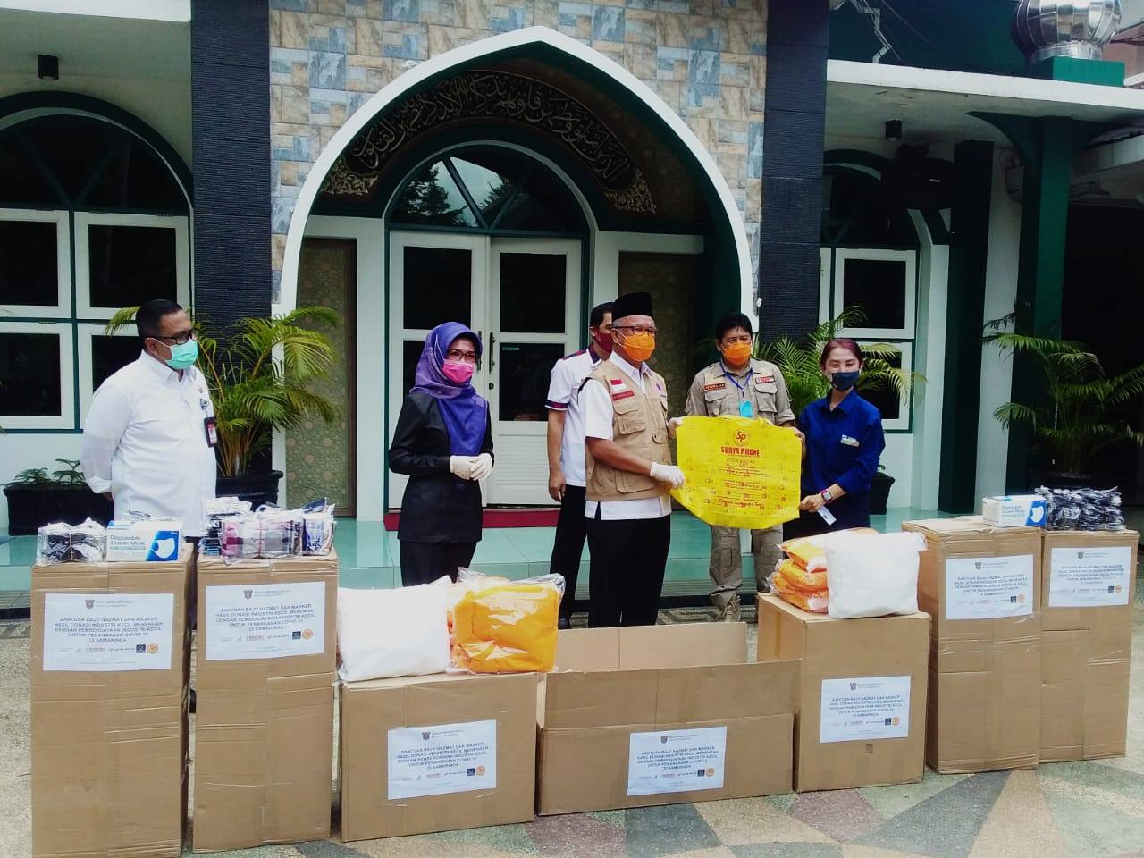 UMKM di Samarinda Sumbang 100 Baju Hazmat dan 1.000 Masker