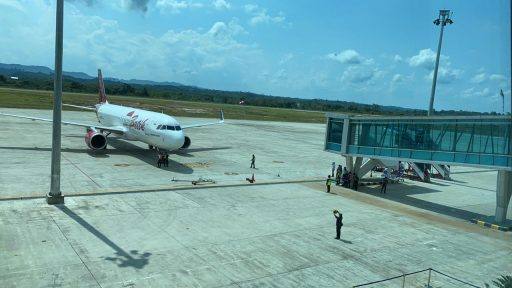 Di tengah pandemi Covid-19, maskapai Batik Air mendarat di Bandara APT Pranoto Samarinda membawa 48 penumpang dari Jakarta. (Ist)