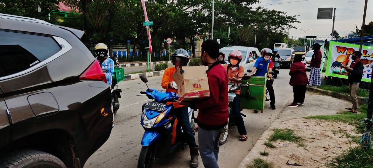 Angkatan Muda Muhammadiyah Kutai Timur Donasikan Ratusan Masker dan Takjil kepada Warga