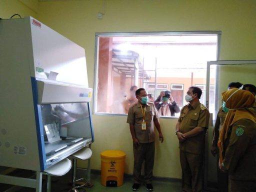 Laboratorium PCR di Bapelkes Kaltim mulai beroperasi. Biaya tes mandiri sebesar Rp 1,9 juta. (Foto: Pemprov Kaltim)