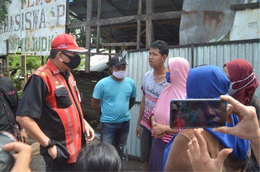 Sekda Samarinda, Sugeng Chairuddin saat berdiskusi dengan warga.