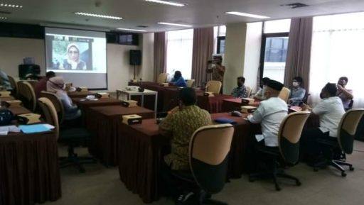 Wakil Ketua Komisi IX DPR RI, Hetifah Sjaifudian hadir secara virtual saat zoom meeting.