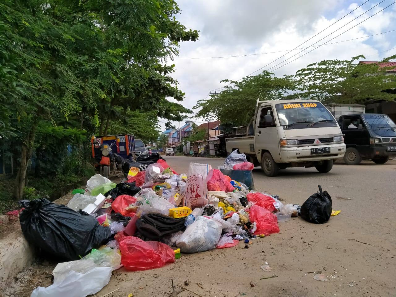 Miris, Sangatta Dikepung Tumpukan Sampah