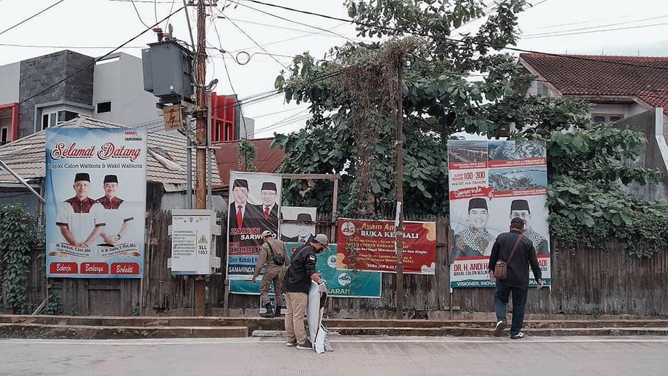 Menyalahi Aturan, Bawaslu Samarinda Tertibkan Alat Peraga Kampanye 3 Paslon