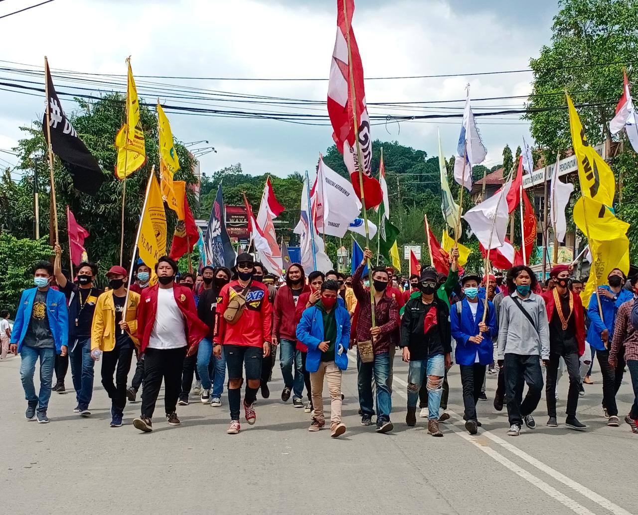 Serbu DPRD Kaltim, Ratusan Mahasiswa Kembali Unjuk Rasa Tolak Omnibus Law