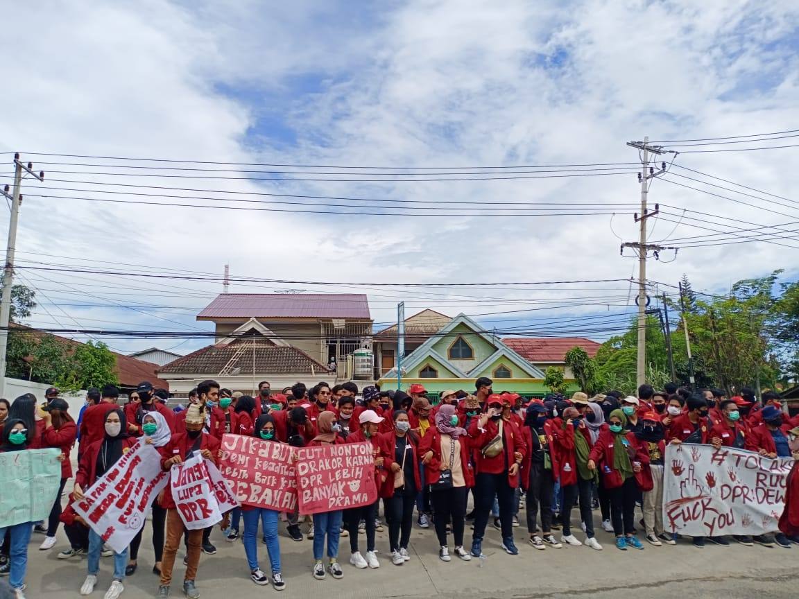Mahasiswa Kembali Gelar Unjuk Rasa di DPRD Kaltim Tolak Omnibus Law Siang Ini