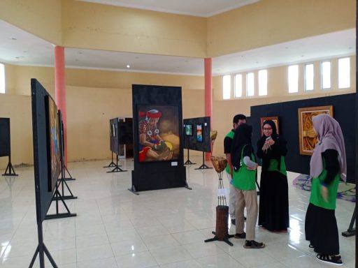 Pelukis profesional dan yang masih sekolah berpartisipasi dalam pameran seni lukis UPTD Taman Budaya Disdikbud Kaltim.