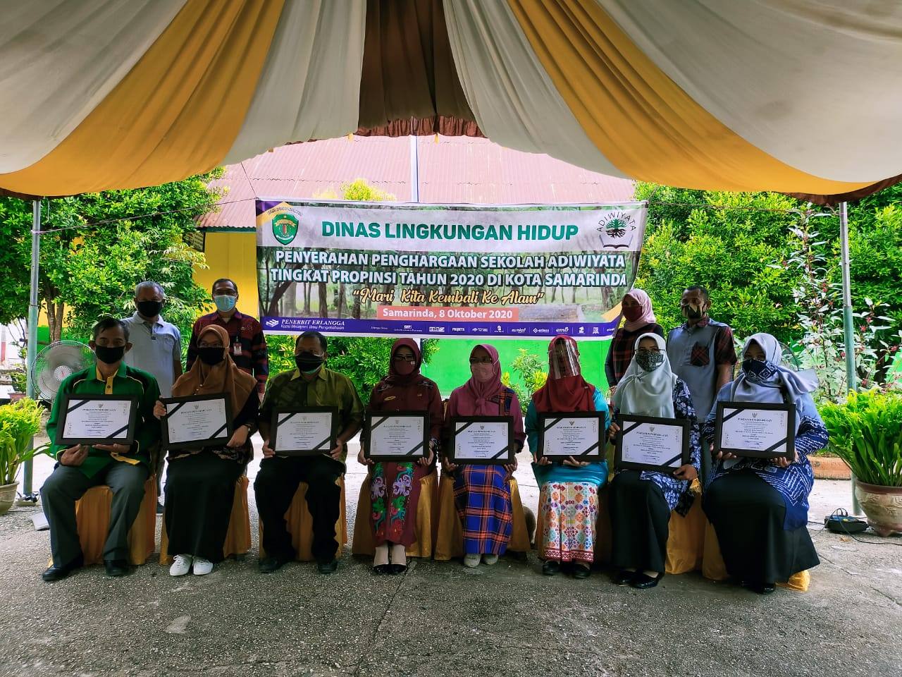 DLH Samarinda Beri Penghargaan Adiwiyata untuk Sekolah Peduli Lingkungan