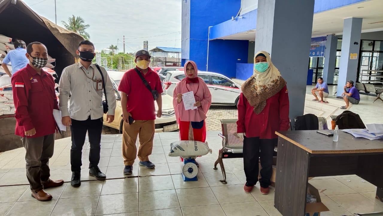 Penyaluran BSB Hari Pertama Dissos-PM Bontang Berjalan Lancar