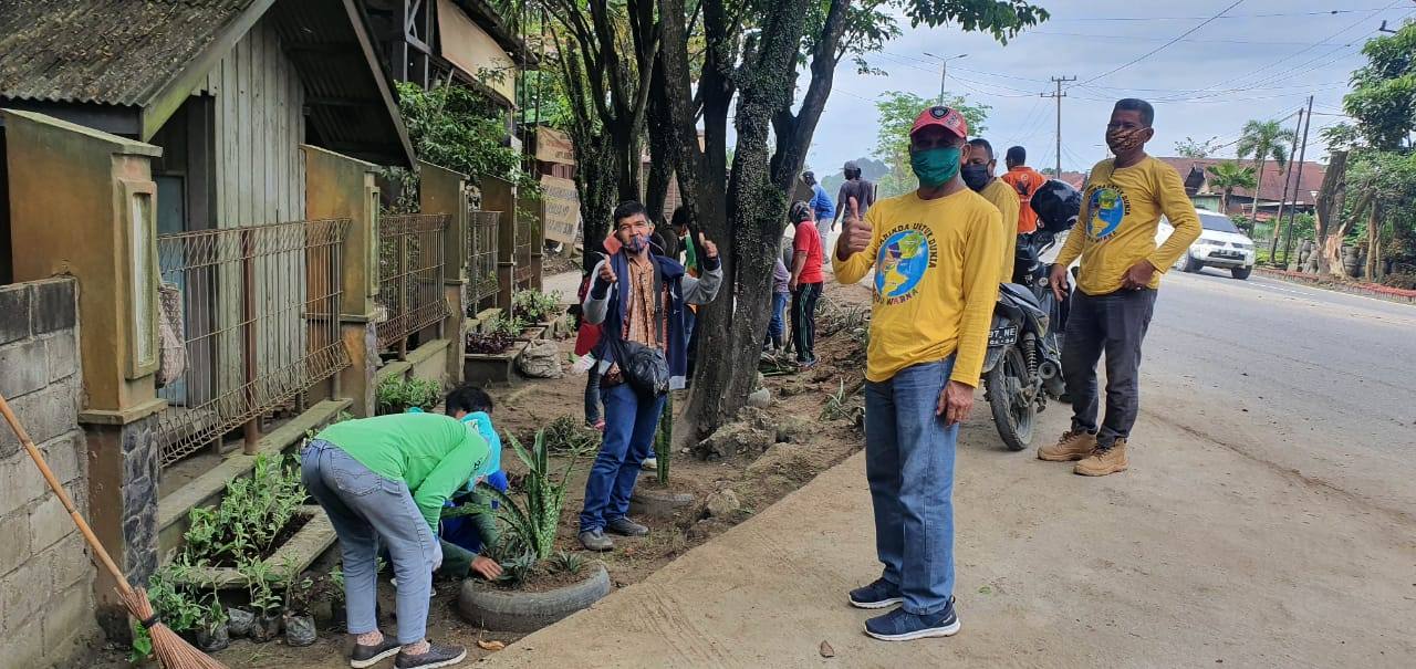 DLH Samarinda Programkan Kunjungan dan Bersih-bersih Taman Kota