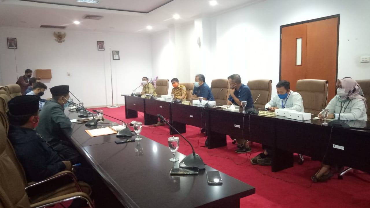 Terima Keluhan Warga, Komisi III DPRD Bontang: Jalan Pipa Diperbaiki Tahun Depan