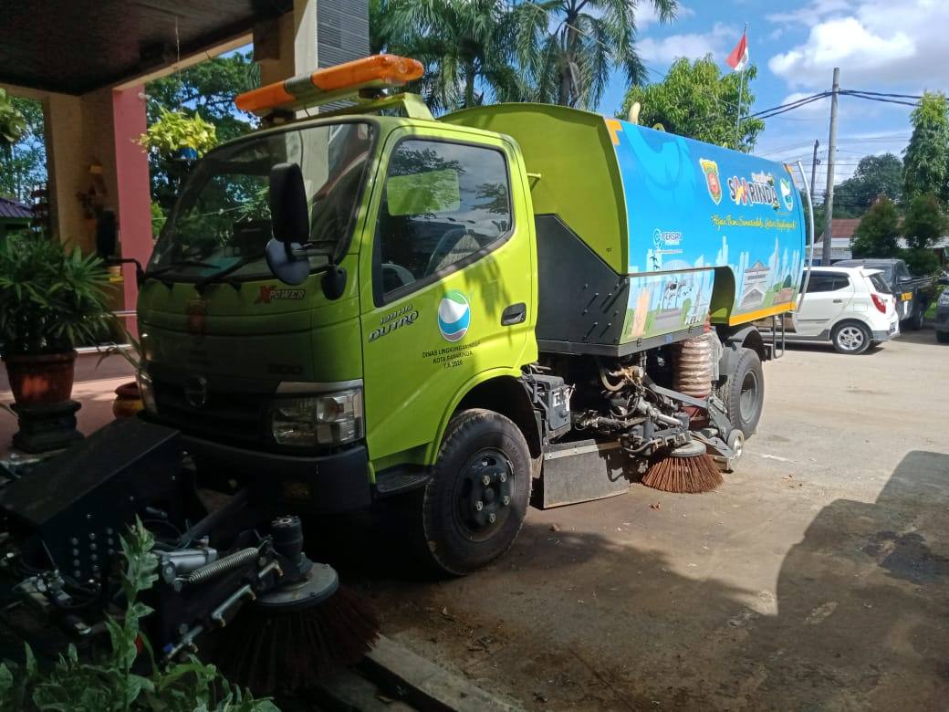 Tiba di Samarinda, Mobil Penyapu Jalan Siap Digunakan