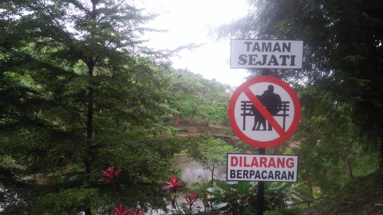 Bersihkan Taman Sejati, DLH Samarinda: Kami Serius Kembangkan Tempat Wisata