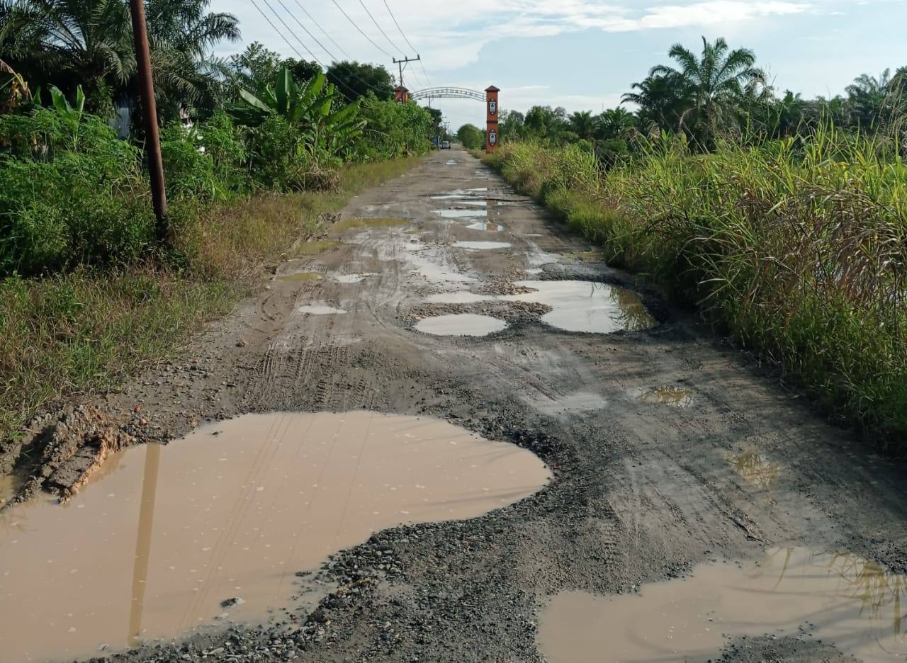 Jalan Penghubung Antar Desa di PPU Rusak Parah, Warga Minta Segera Ada Perbaikan