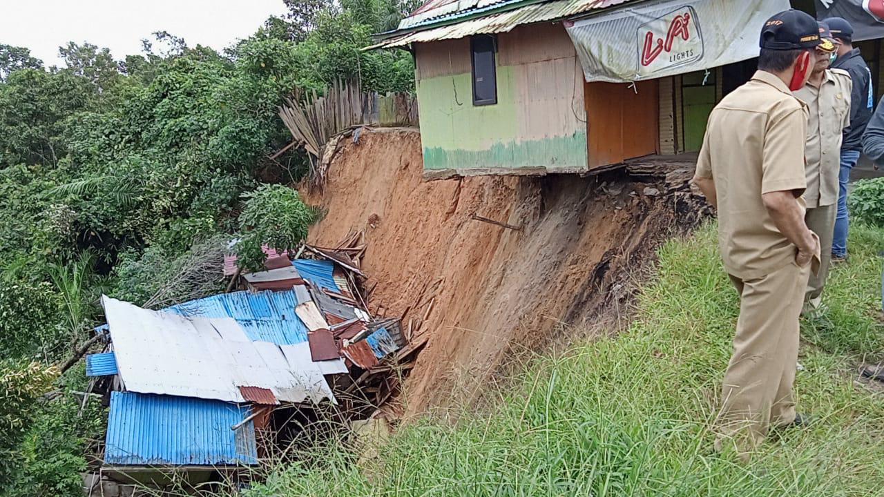 Hujan Deras, 4 Rumah Warga di Loa Janan Rusak Akibat Longsor