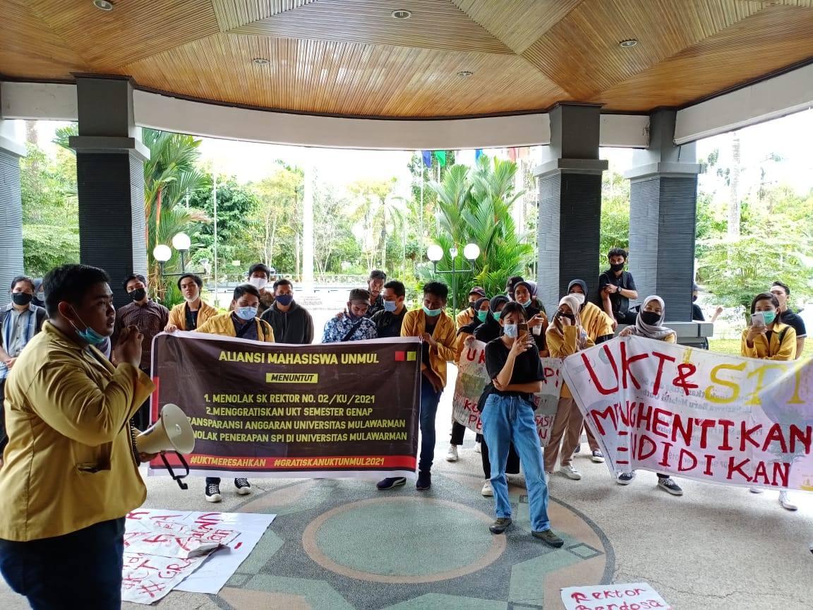 Demo Rektor, Mahasiswa Unmul Minta Gratiskan Uang Kuliah