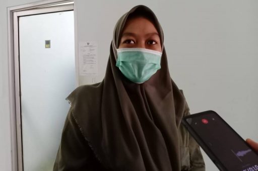 Icha, warga Kelurahan Bukit Pinang yang ditolak saat meminta surat rekomendasi izin keramaian untuk pernikahannya. (Yasmin/Kaltimtoday.co).