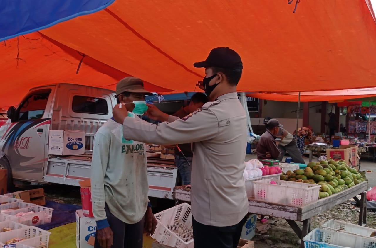 Polsek Babulu Gelar Patroli Penegakan Prokes di Pasar Sumber Sari