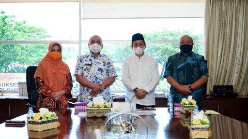 Gubernur dan Wakil Gubernur Kaltim, Isran Noor-Hadi Mulyadi berfoto bersama dengan Bupati dan Wakil Bupati Berau Sri Juniarsih-Gamalis.