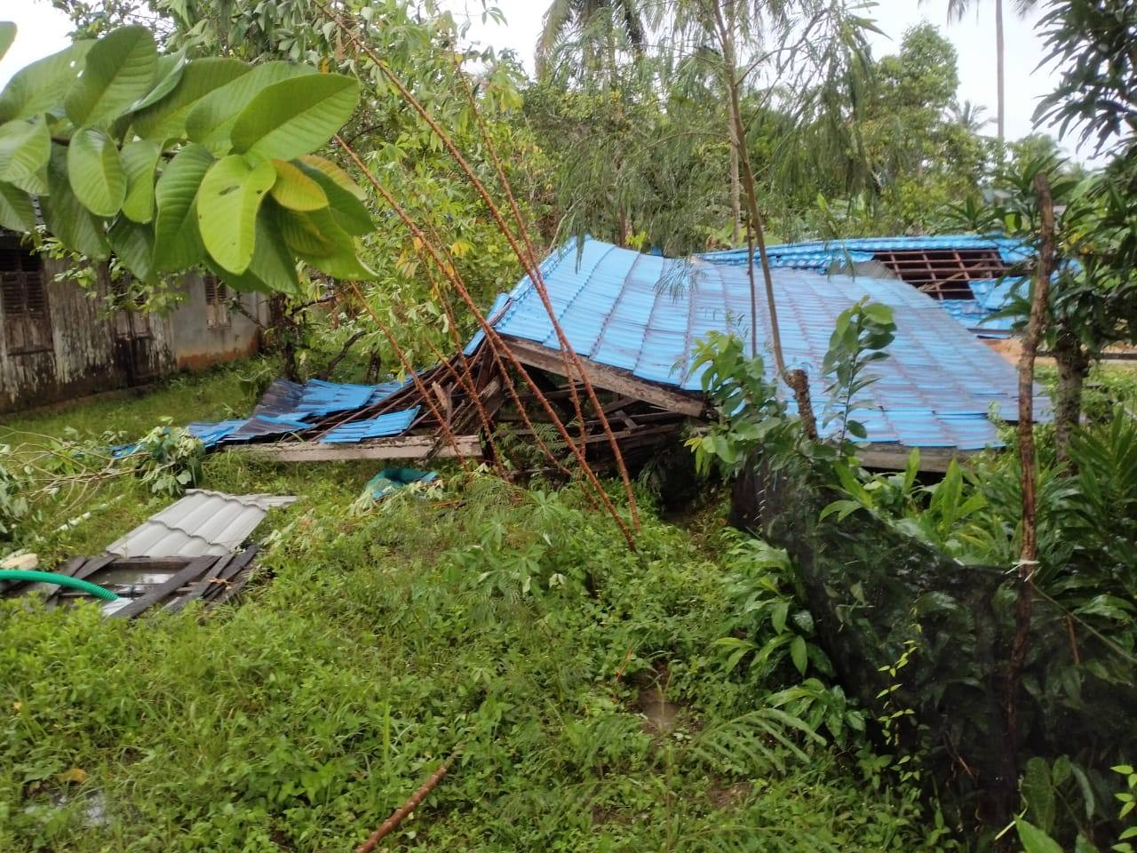 9 Rumah Warga Desa Manunggal Jaya Rusak Diterjang Angin Puting Beliung