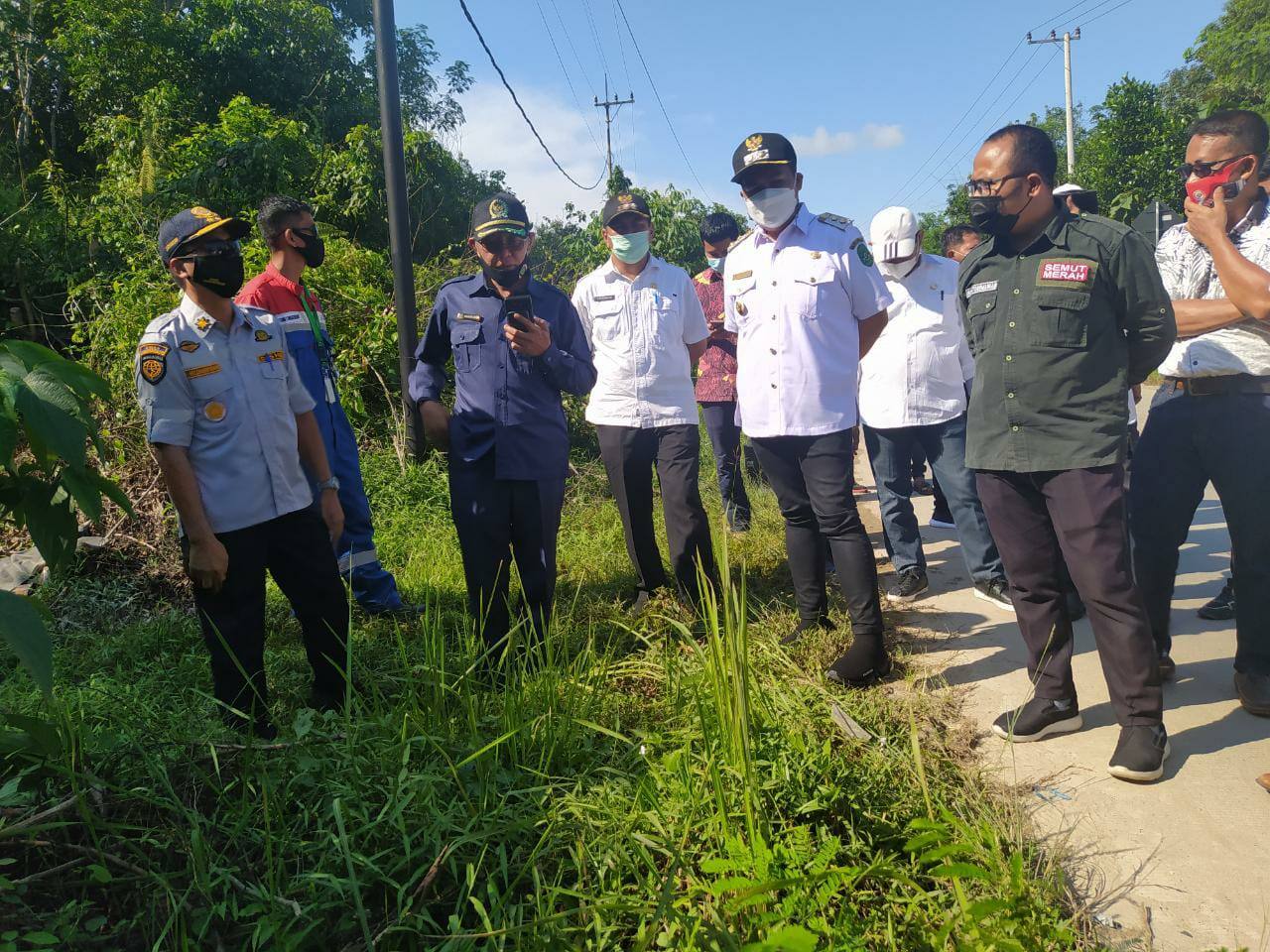 Wabup Kukar dan Wakil Ketua DPRD Kaltim Tinjau Perbaikan Jalan di Perbatasan Samboja-Muara Jawa