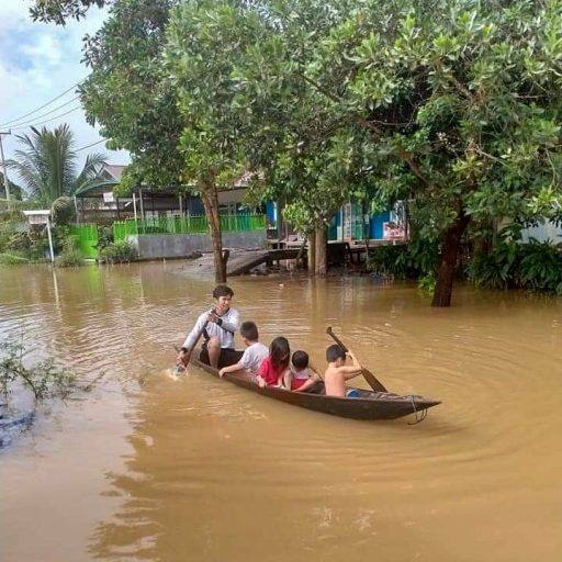 Warga membutuhkan bantuan berupa perahu karet atau speedboat untuk evakuasi warga di desa-desa yang masih terendam banjir di Kutim.