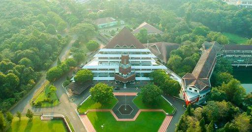 Institut Pertanian Bogor adalah sebuah perguruan tinggi pertanian negeri yang berkedudukan di Bogor. Sebelum diresmikan pada tahun 1963, IPB adalah sebuah fakultas pertanian pada Universitas Indonesia.