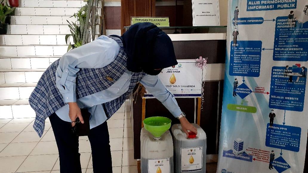 DLH Samarinda Apresiasi Sahabat Jeng Rinda yang Berhasil Kumpulkan Ratusan Liter Limbah Minyak Jelantah