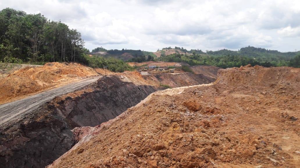 Akses jalan di Desa Markati Kecamatan Marangkayu terputus diduga akibat aktivitas tambang batu bara. (Istimewa).