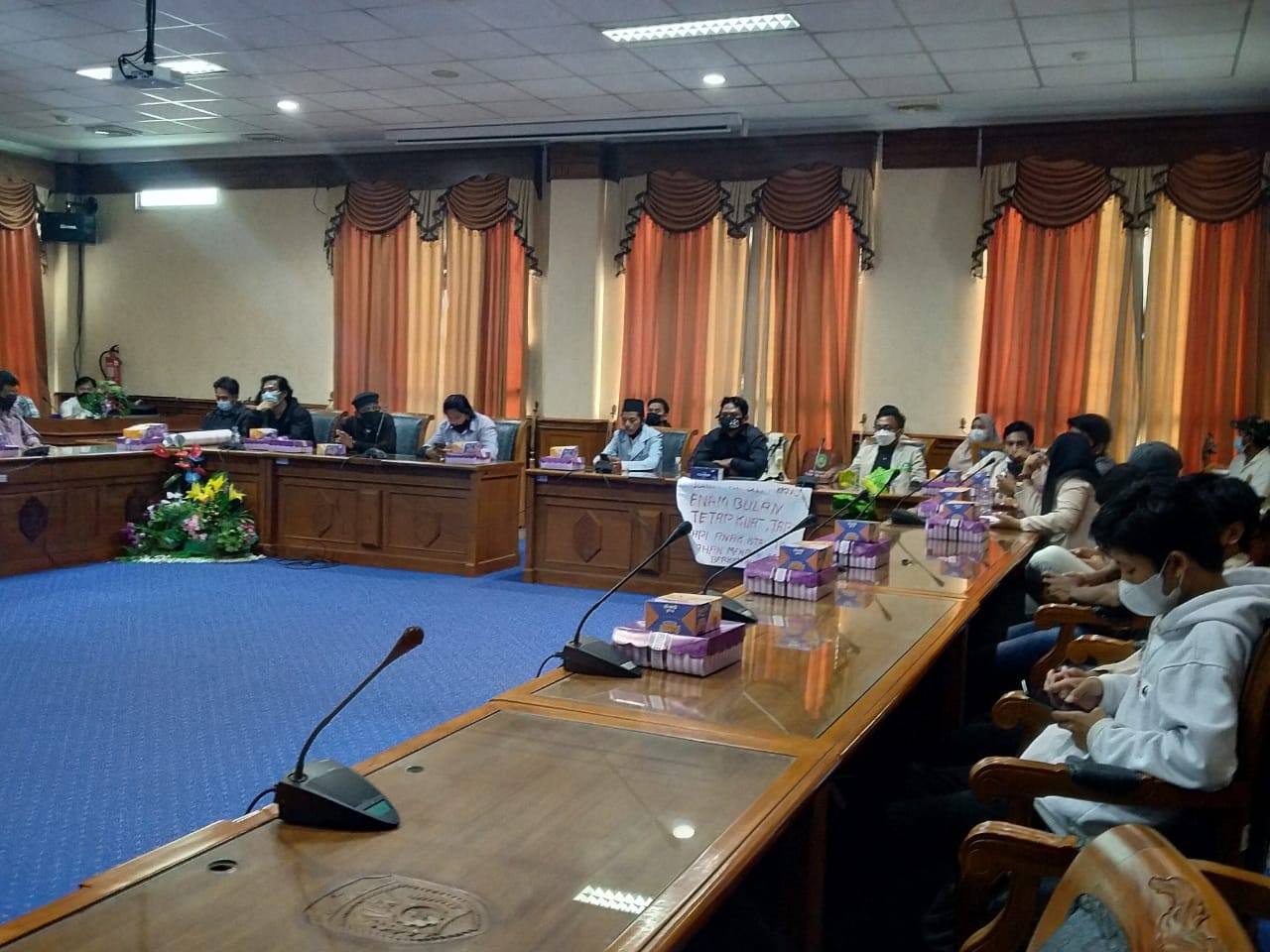 6 Bulan Tidak Digaji, Puluhan Dosen STAIS Mengadu ke DPRD Kutai Timur