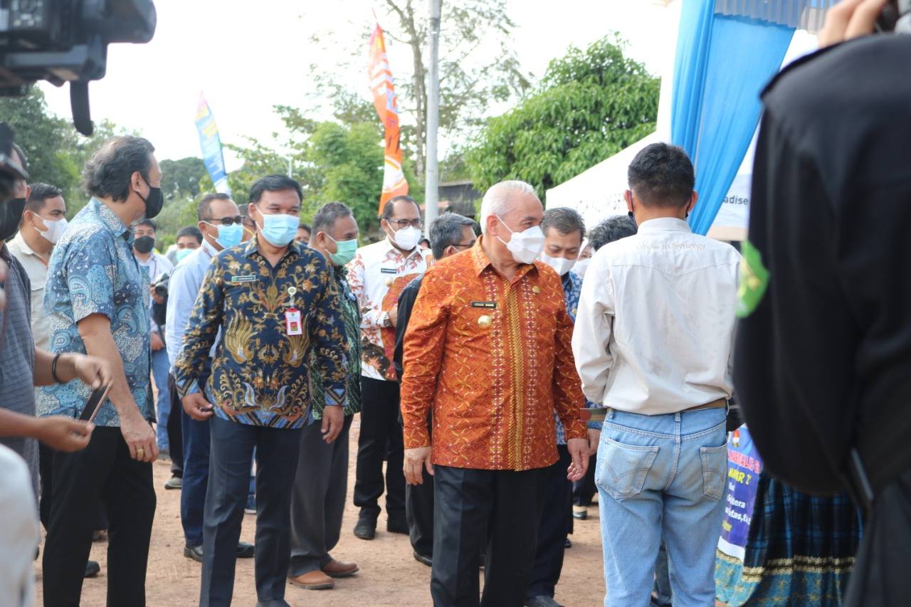 Kepala DLH Dampingi Gubernur Kaltim, Tinjau Kampung Iklim di Desa Swarga Bara