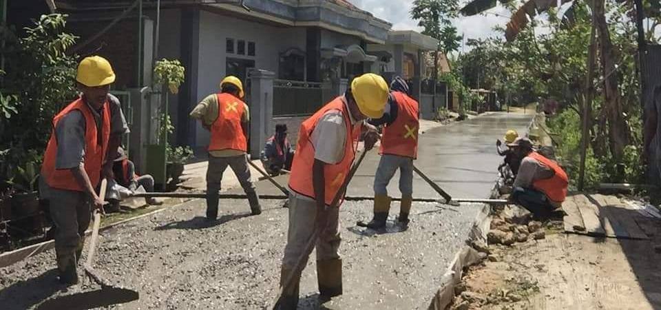 Semenisasi Jalan Padat Karya Gang Flamboyan, Loa Bakung.